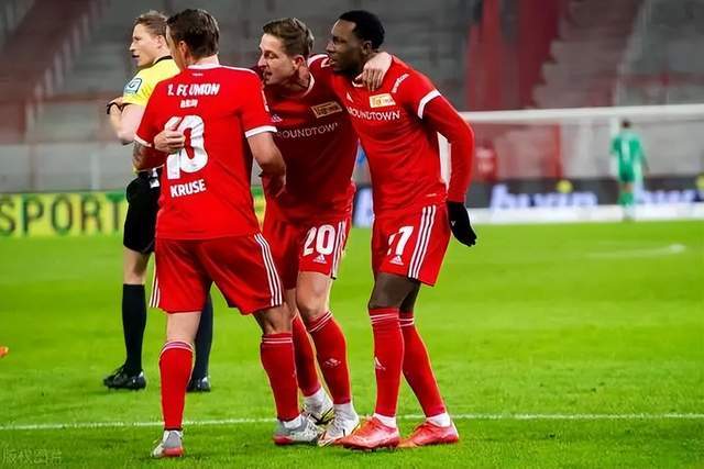 犹豫！张镇麟10中2仅得4分 正负值-13全队最低