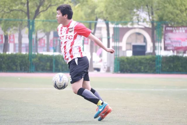 约基奇26+16掘金险胜76人 篮网险胜火箭止连败